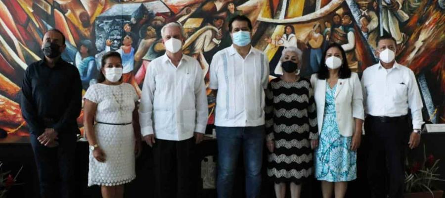 Galardona UJAT a Enrique Priego y a Felícitas Suárez en el marco del Día del Abogado