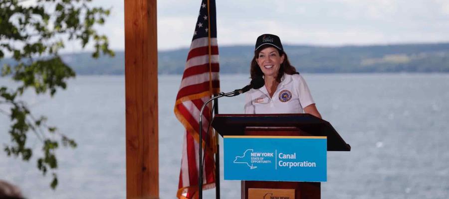 Asumirá Kathy Hochul como gobernadora de NY, tras renuncia de Cuomo