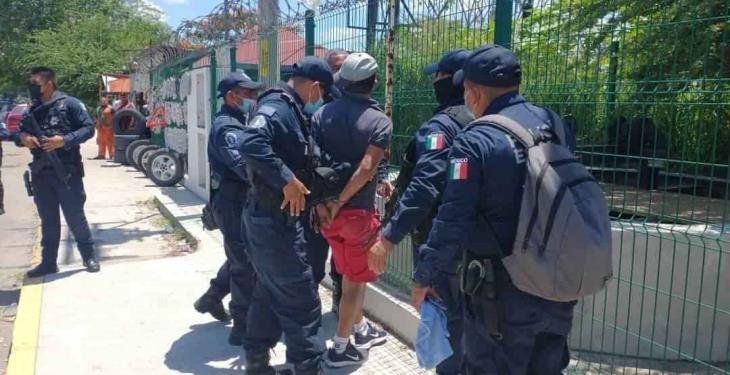 Detienen a joven con auto con reporte de robo en Guayabal