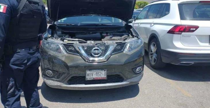 Detienen a joven con auto con reporte de robo en Guayabal