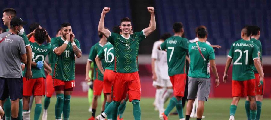 Johan Vásquez viaja a Italia para concretar acuerdo con el Genoa Johan Vásquez viaja a Italia para concretar acuerdo con el Genoa