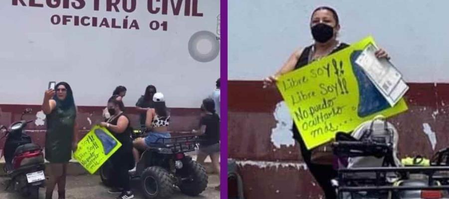 En Huimanguillo, mujer celebra con pancartas y caravana su divorcio En Huimanguillo, mujer celebra con pancartas y caravana su divorcio