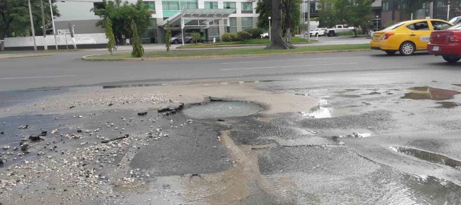 Se registra nueva fuga de agua en Paseo Usumacinta; personal del SAS ya la repara