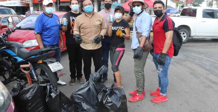 Realizan jornada de limpieza en los alrededores del mercado de Atasta