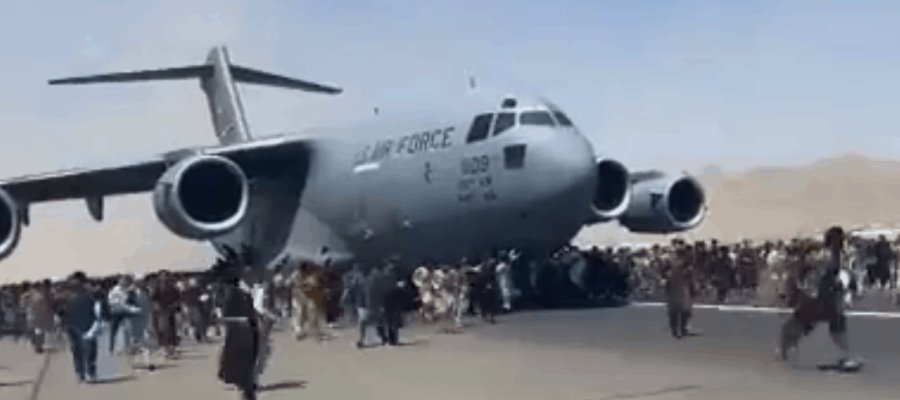 Asegura EE. UU. que han logrado evacuar a 3 mil 200 personas de Afganistán Asegura EE. UU. que han logrado evacuar a 3 mil 200 personas de Afganistán