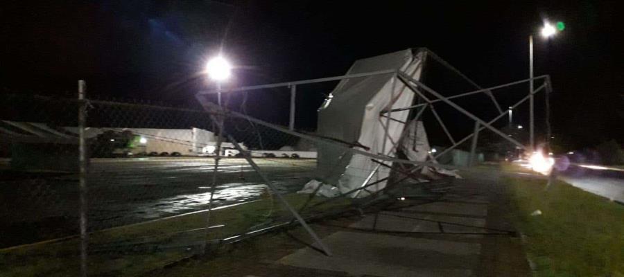 Vientos tiran toldo de módulo de pruebas COVID del Parque Tabasco; hoy lunes operará con normalidad