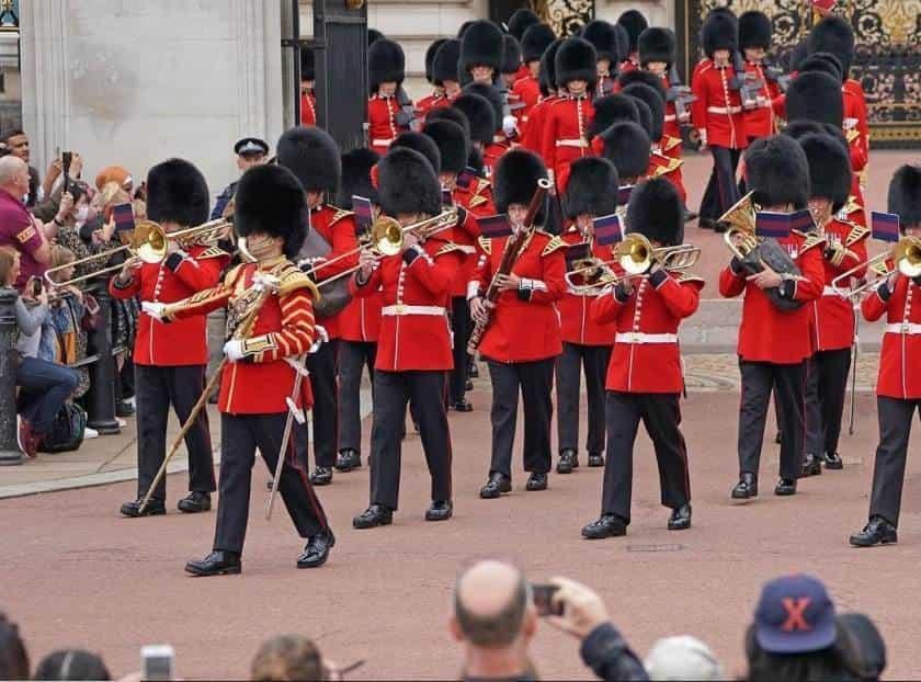 Reanudan cambio de guardia frente al Palacio de Buckingham, tras 18 meses de pausa por la pandemia Reanudan cambio de guardia frente al Palacio de Buckingham, tras 18 meses de pausa por la pandemia