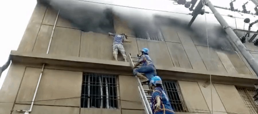 15 muertos deja incendio en fábrica de químicos en Pakistán 15 muertos deja incendio en fábrica de químicos en Pakistán