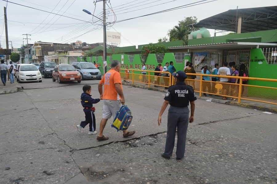 Exhorta Obispo a padres de familia a cuidar a sus hijos en regreso a clases