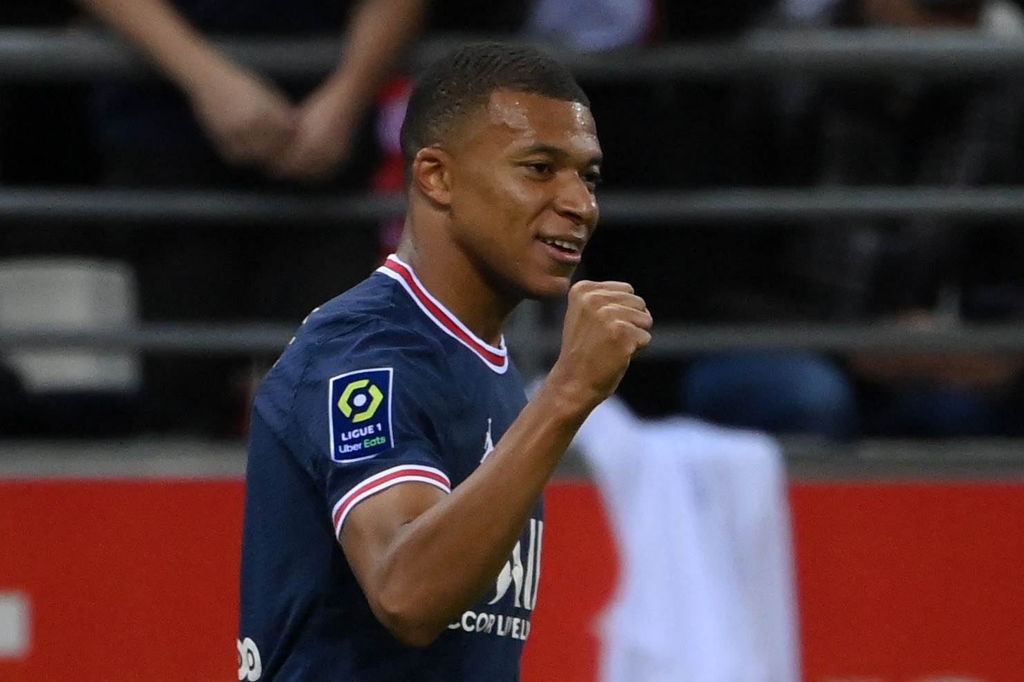 Real Madrid detiene la oferta por Mbappé