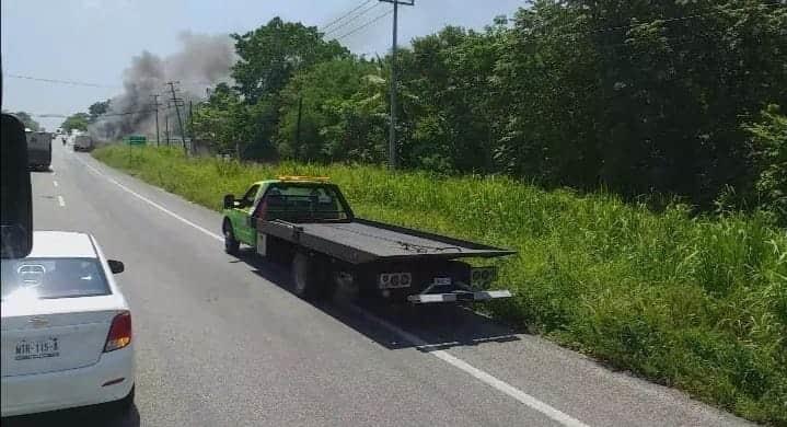 Se quema camión de SEGALMEX cargado de maíz en la Macuspana-Villahermosa
