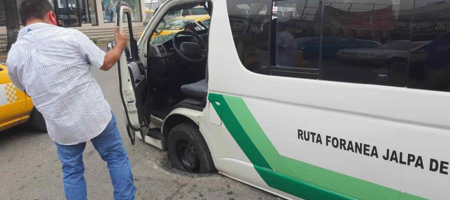 Hasta 15 autos diarios sufren daños por alcantarilla rota en Mina Hasta 15 autos diarios sufren daños por alcantarilla rota en Mina