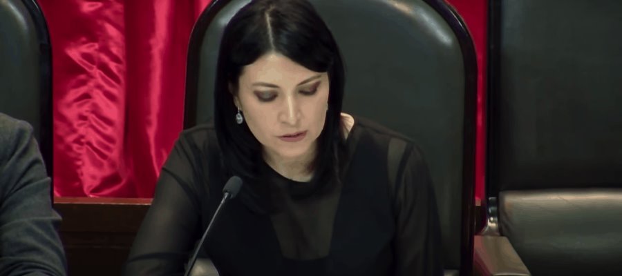 Entrega Victoria Rodríguez Paquete Económico 2022 al Senado; es la primera mujer en hacerlo