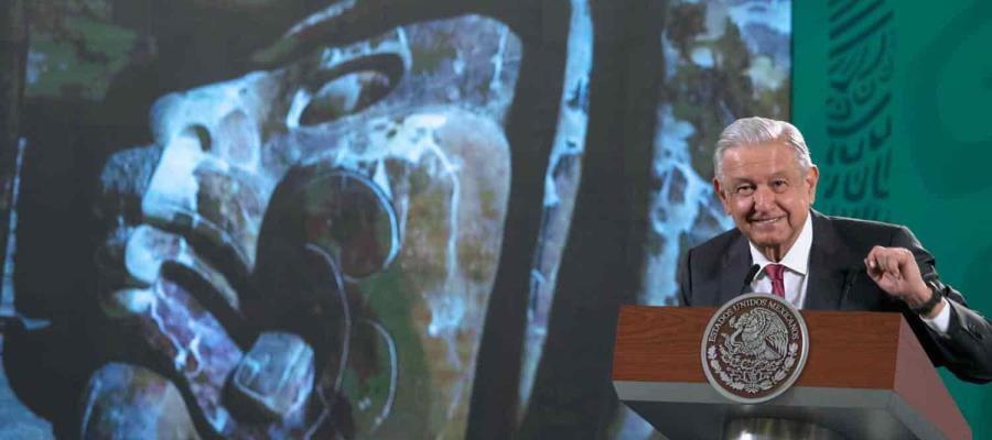 AMLO a favor de sustituir imagen de Cristóbal Colón con cabeza con rasgos Olmecas sobre Paseo de la Reforma