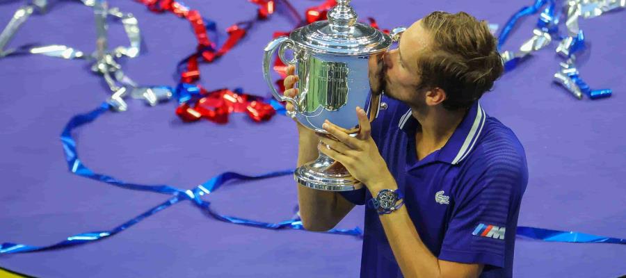 Medvedev le gana a las apuestas y arrebata el Grand Slam 21 a Djokovic