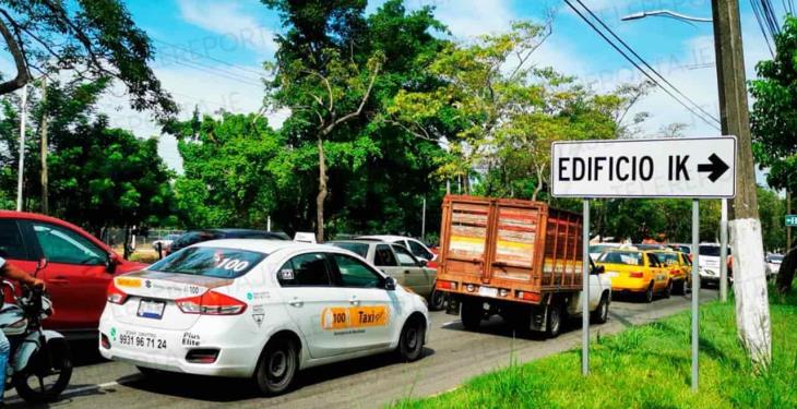 Tras hacer fila todo el día, cientos se quedan sin ser vacunados, en primer día de atención a rezagados en Centro