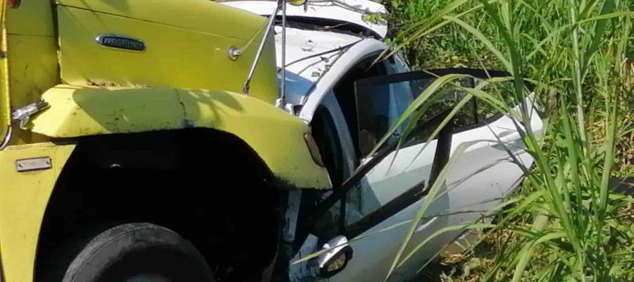 Chocan tráiler y auto en la Teapa-Villahermosa: un muerto