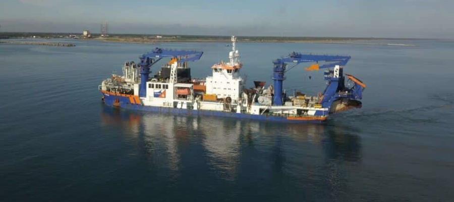 Siete dragas trabajan en desazolve de ríos de Tabasco