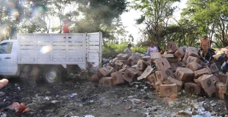 Destruye Ayuntamiento de Cunduacán más de 200 cartones de cerveza decomisados a clandestinos