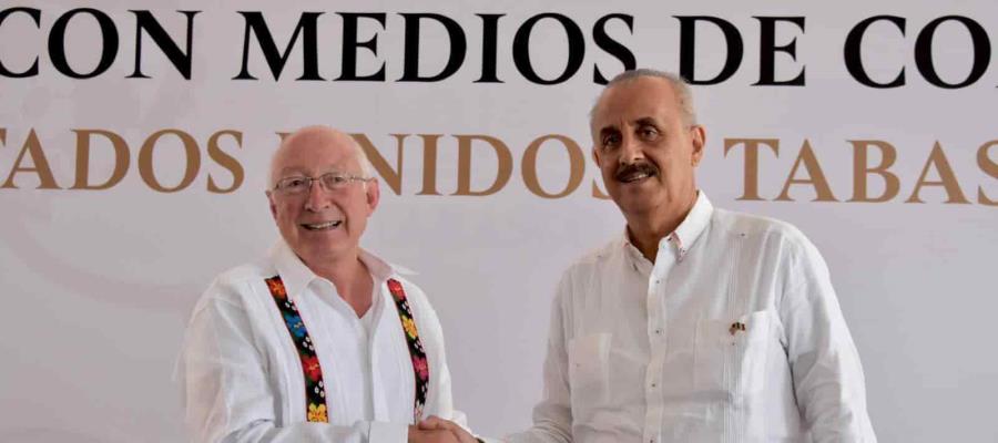 Sostiene Ken Salazar llamada telefónica con gobernador de Tabasco