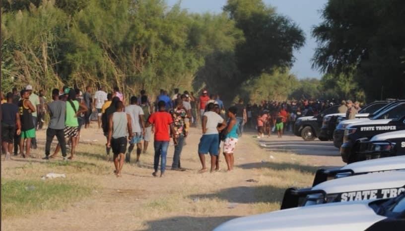 EE.UU. cierra frontera con México en Texas para frenar a migrantes