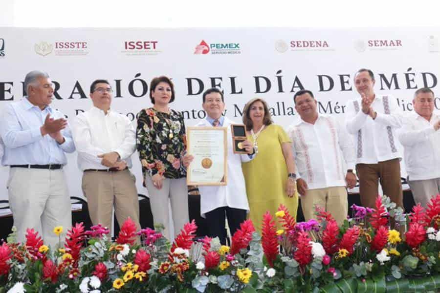 Se jubila el cirujano-pediatra Arturo Montalvo Marín, decano del hospital del Niño Se jubila el cirujano-pediatra Arturo Montalvo Marín, decano del hospital del Niño