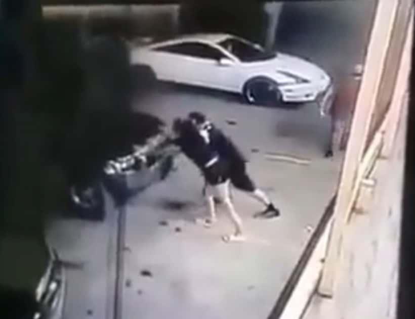 Muere mujer atropellada por su amiga; intentaba arrancar su camioneta en estacionamiento en Sonora