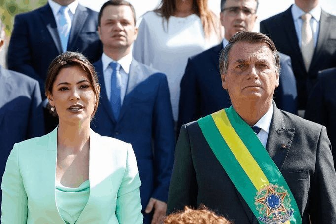 Esposa de Bolsonaro se vacuna contra COVID-19 en Nueva York Esposa de Bolsonaro se vacuna contra COVID-19 en Nueva York