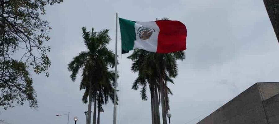 Izan al revés Bandera de México en la zona CICOM