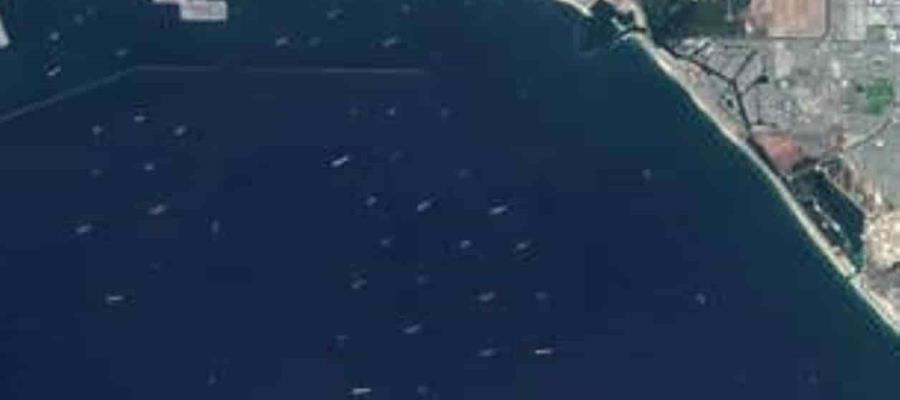 Captan desde un satélite a 73 barcos portacontenedores atascados en puertos de California Captan desde un satélite a 73 barcos portacontenedores atascados en puertos de California