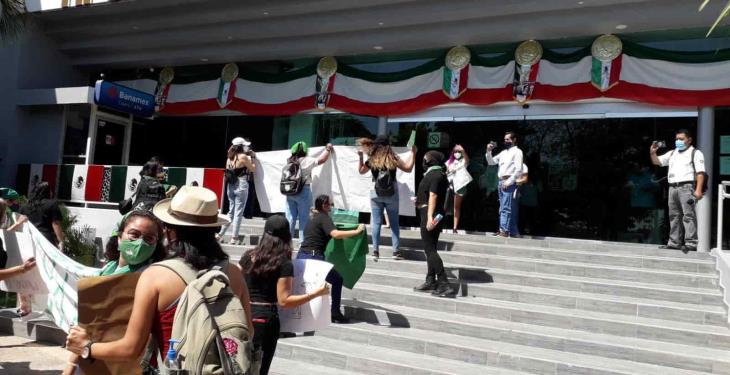 Exigen colectivos feministas despenalización del aborto en Tabasco