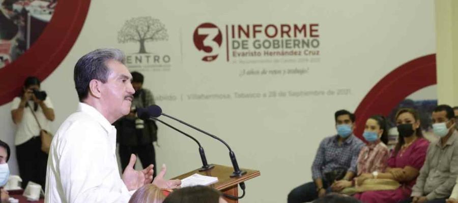 Rinde Evaristo su tercer y último informe de gobierno