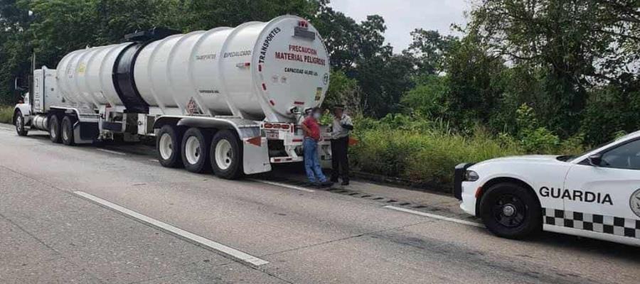 Aseguran pipa con 44 mil litros de diésel robado en carretera de Tabasco