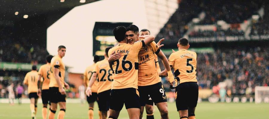 Raúl Jiménez colabora en la victoria del Wolverhampton sobre el Newcastle