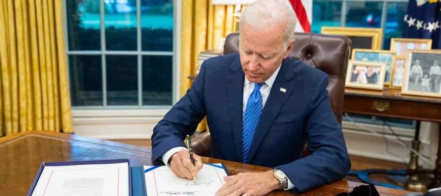 Urge Biden a republicanos apoyar suspensión del límite de deuda 