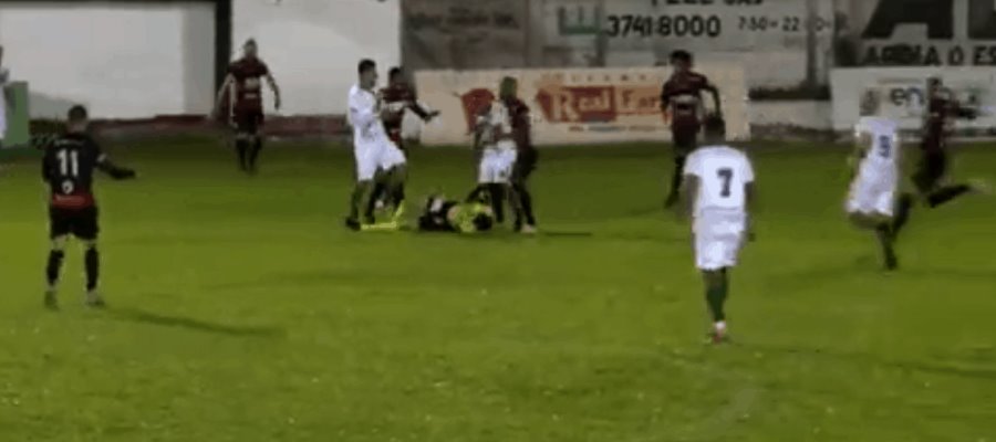 Despierta árbitro que fue pateado en la cabeza por futbolista en Brasil