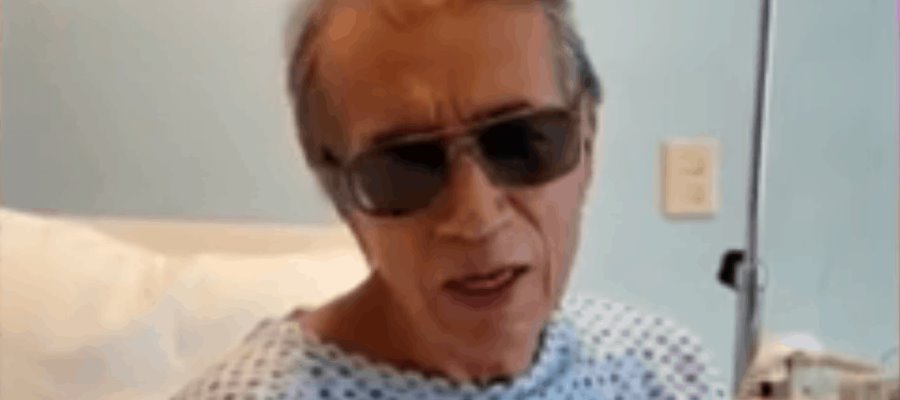 Operan al cantante José María Napoleón por lesión en el hombro