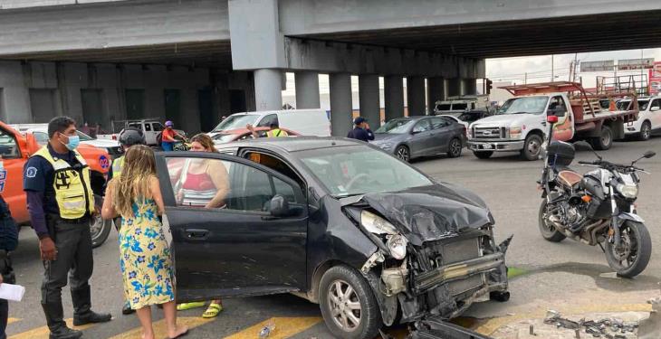 Carambola en periférico de Villahermosa deja tres heridos