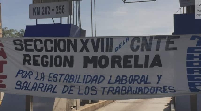 Maestros de la CNTE toman casetas de la autopista siglo XXI