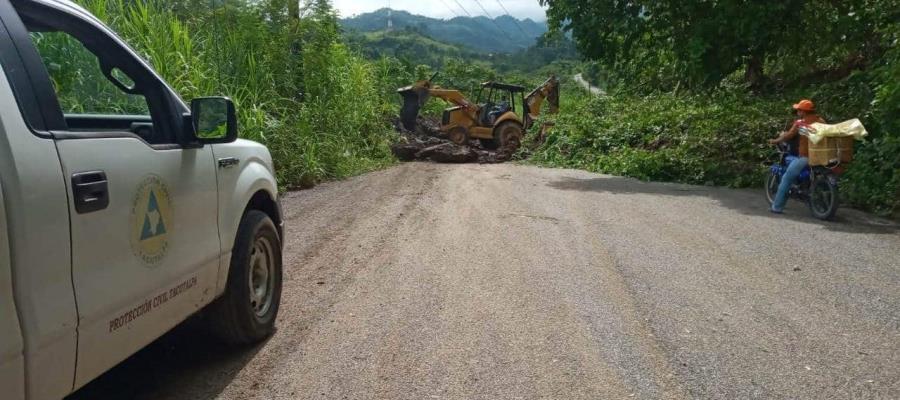 Liberan carretera Tapijulapa-Oxolotán afectada por deslizamiento de tierra Liberan carretera Tapijulapa-Oxolotán afectada por deslizamiento de tierra