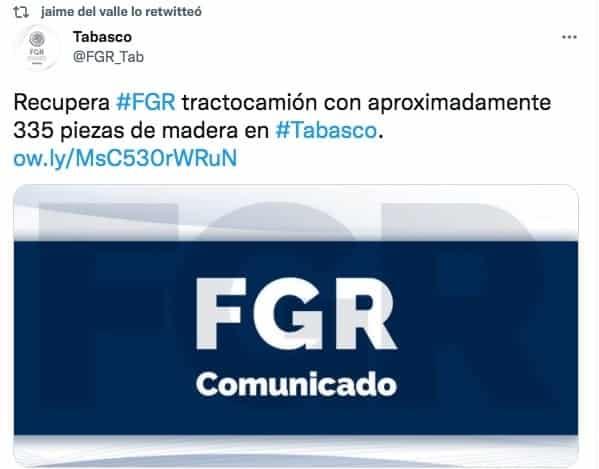Asegura FGR tractocamión con alrededor de 335 piezas de madera en Tenosique