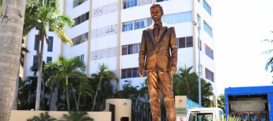 Vandalizan y retiran estatua de Eugenio Derbez en Acapulco… a menos de una semana de ser develada Vandalizan y retiran estatua de Eugenio Derbez en Acapulco… a menos de una semana de ser develada