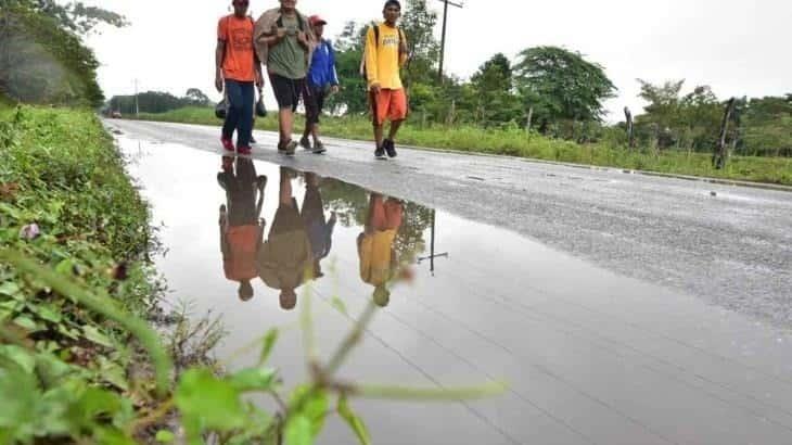 Negocian Estados Unidos y México reestablecer plan ‘Quédate en México’