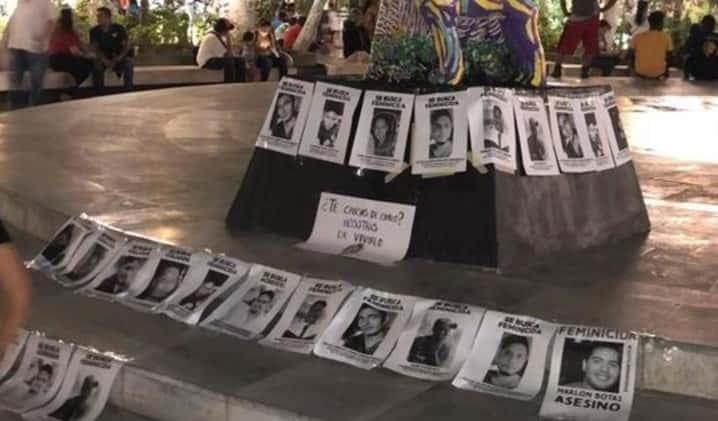 Mujeres exhiben rostros de presuntos feminicidas en el Zócalo de Veracruz Mujeres exhiben rostros de presuntos feminicidas en el Zócalo de Veracruz