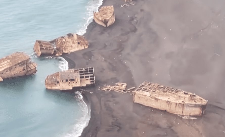 Actividad volcánica en Japón saca a flote barcos de la Segunda Guerra Mundial