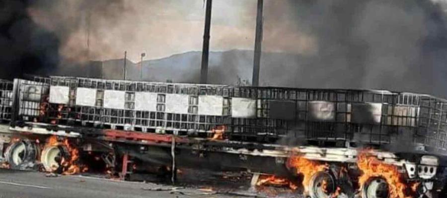 Consume fuego a tráiler en la carretera Tehuantepec-Salina Cruz de Oaxaca