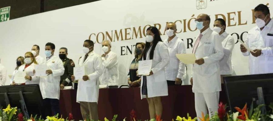 Conmemora gobierno el Día del médico con reconocimientos al personal que ha hecho frente a la pandemia