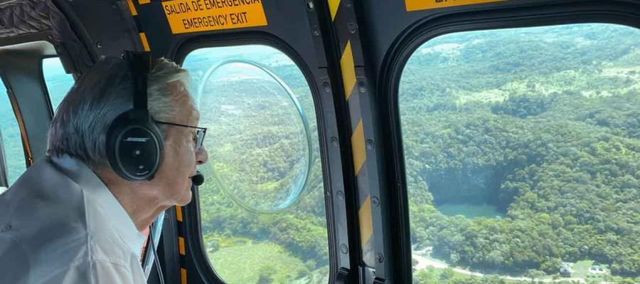 Presume AMLO sobrevuelo por obra del Tren Maya; usuarios critican presunto ecocidio