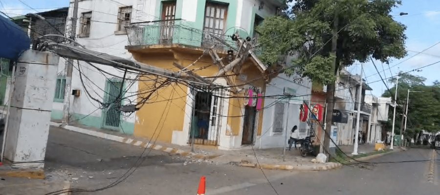 Vactor tira cables de alta tensión y deja sin luz al primer cuadro de Villahermosa