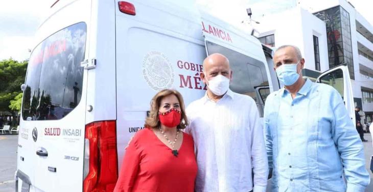 Entrega INSABI a gobierno de Tabasco seis ambulancias y seis unidades médicas móviles